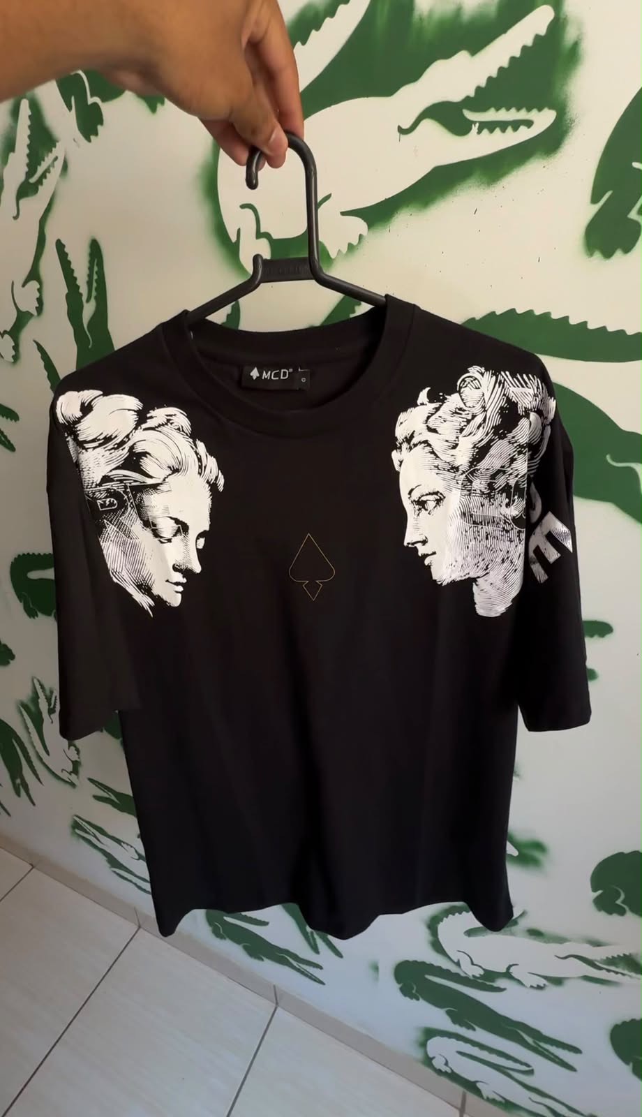 Camisa divindades