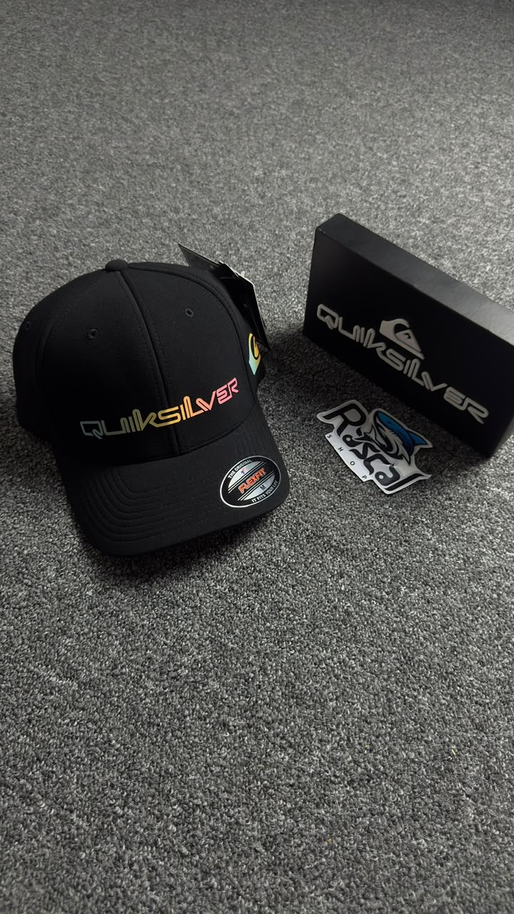 Boné quiksilver letreiro